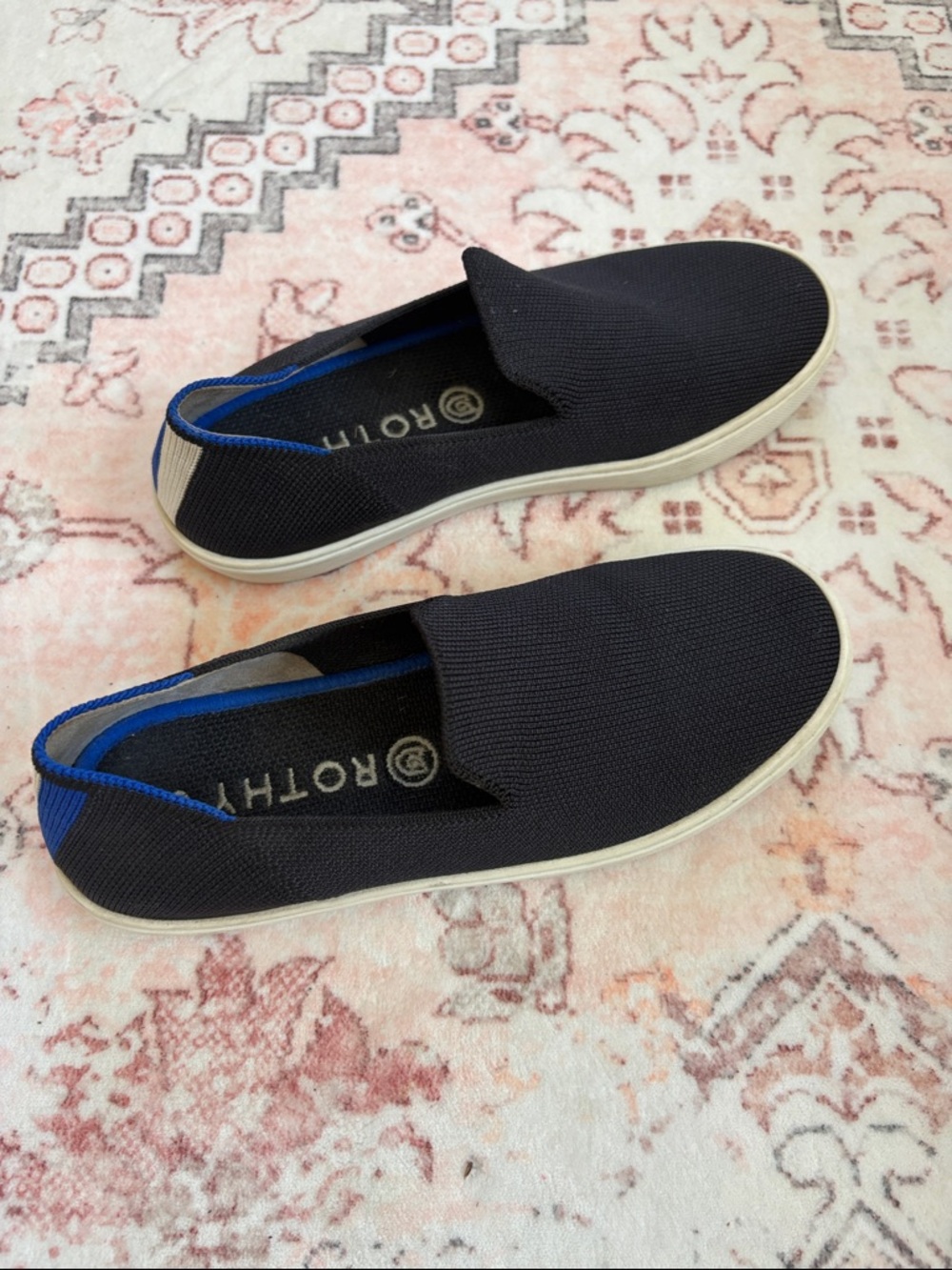 EUC$99 Rothy’s sz 5 Original Slip On Sneaker in Black